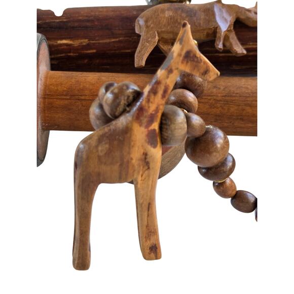 Vintage Safari Animal Charm Necklace Carved Wood Beads & Shell Inlay - Picture 4 of 9